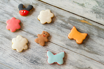 Small cookies with glaze. Biscuits in shape of butterflies. Crispy dough and sugar icing. Variety of tastes and colors.