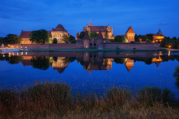 Naklejka na ściany i meble Malbork Castle at Night in Poland