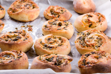 Cheese bun rolls with herbs