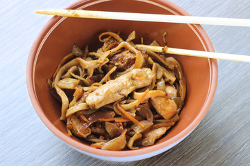 Noodles with chicken in bowl