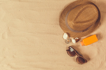Fototapeta na wymiar Summer hat put on the tropical sand beach