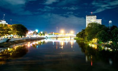 Fototapeta premium Ping River at night Scene in chiang mai , thailand