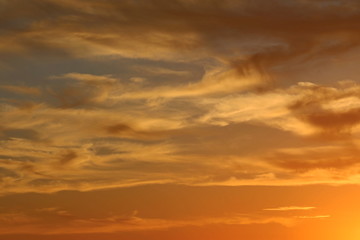 Fototapeta na wymiar Wolken im Abendrot