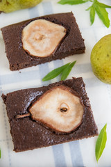 Schokoladen Brownies mit Birnen 