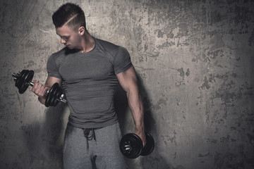 Bodybuilder doing biceps curls with dumbbells