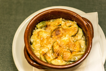 Zuppa di zucchine, patate e cozze