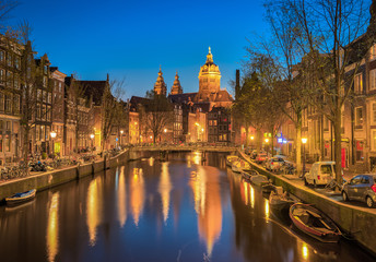 Naklejka na ściany i meble Canals of Amsterdam at night.