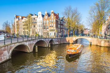 Obraz premium Beautiful view of Amsterdam canals with bridge and typical dutch