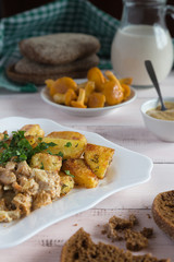 Fried potatoes and chanterelles