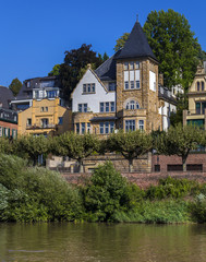 Fototapeta na wymiar Wohnen am Neckar
