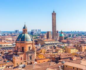 Fototapeta na wymiar cityscape of Bologna