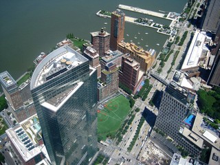 Blick vom One World Trade Center, NY auf Hudson River und Goldman Sachs Tower 