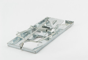 Metal mousetrap