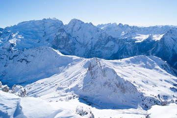 Fototapeta na wymiar Snowy Peak 