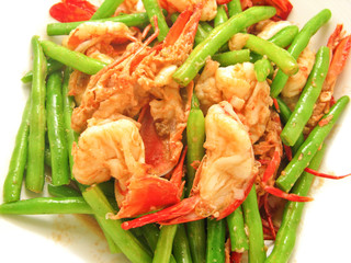 Fried shrimp with lentils
