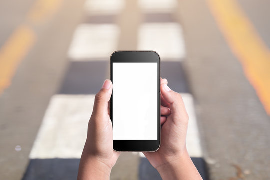 Walking and use smart phone blank screen