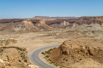 Fototapeta na wymiar The Makhtesh Ramon, road in Negev desert, Israel
