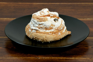 Round cake with white glaze