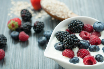 berries cereal yogurt