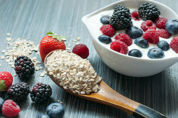 berries cereal yogurt