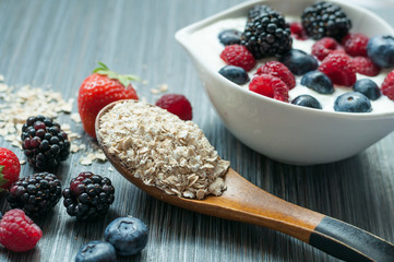 berries cereal yogurt