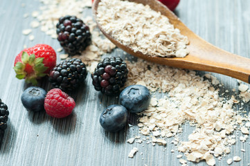 berries cereal yogurt