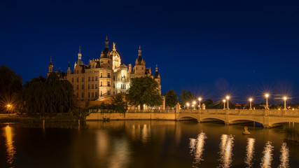 Fototapeta na wymiar Schloss in Schwerin am Abend, Mecklenburg-Vorpommern in Deutschland