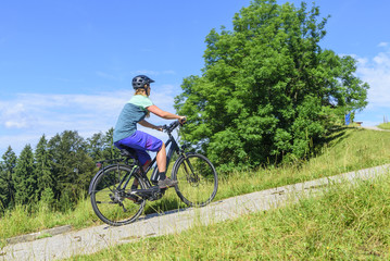 ohne Mühe bergauf mit einem E-Bike