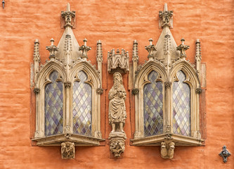 Obraz premium bay windows as architecture detail of the medieval town hall on Market square in Wroclaw, Poland. Wroclaw is the historical capital of Silesia and Lower Silesia