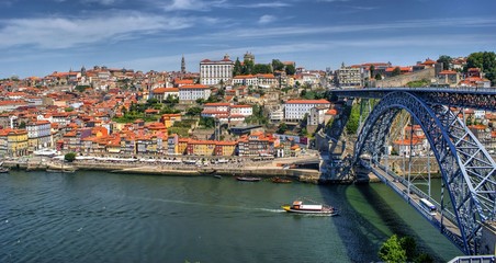 Fototapeta na wymiar Douro River and Dom Luis I Bridge in Porto, Portugal