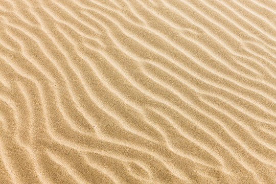 piasek z falami - tekstury piasku na plaży