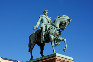 Fototapeta na wymiar Statue of Norwegian King Karl Johan XIV in front the Royal Palac