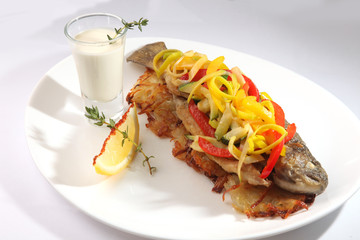 Roast fish with potatoes and vegetables