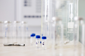 devices for glass samples and pipette tubes, jars, biological samples.