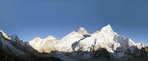 Evening panoramic view of Mount Everest from Kala Patthar