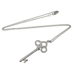 White gold chain with pendant