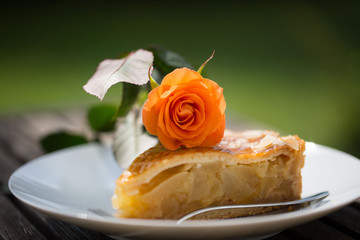Kuchen mit Rose - Einladung zum Kaffee