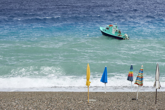 in attesa di tempesta sul mare