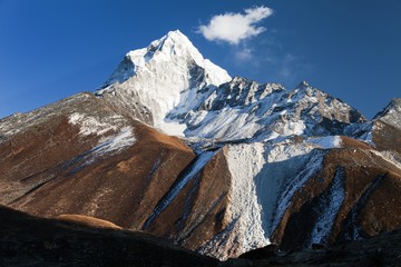mount Ama Dablam with beautiful sky
