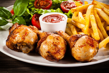 Roast chicken legs with chips and vegetables 