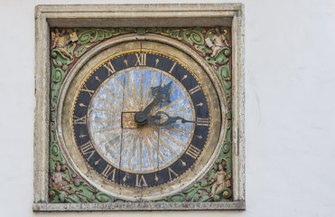 Fototapeta na wymiar Clock on the church in Tallinn