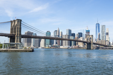 Fototapeta na wymiar New York City skyline view of Brooklyn Bridge and Downtown Manhattan on bright summer afternoon