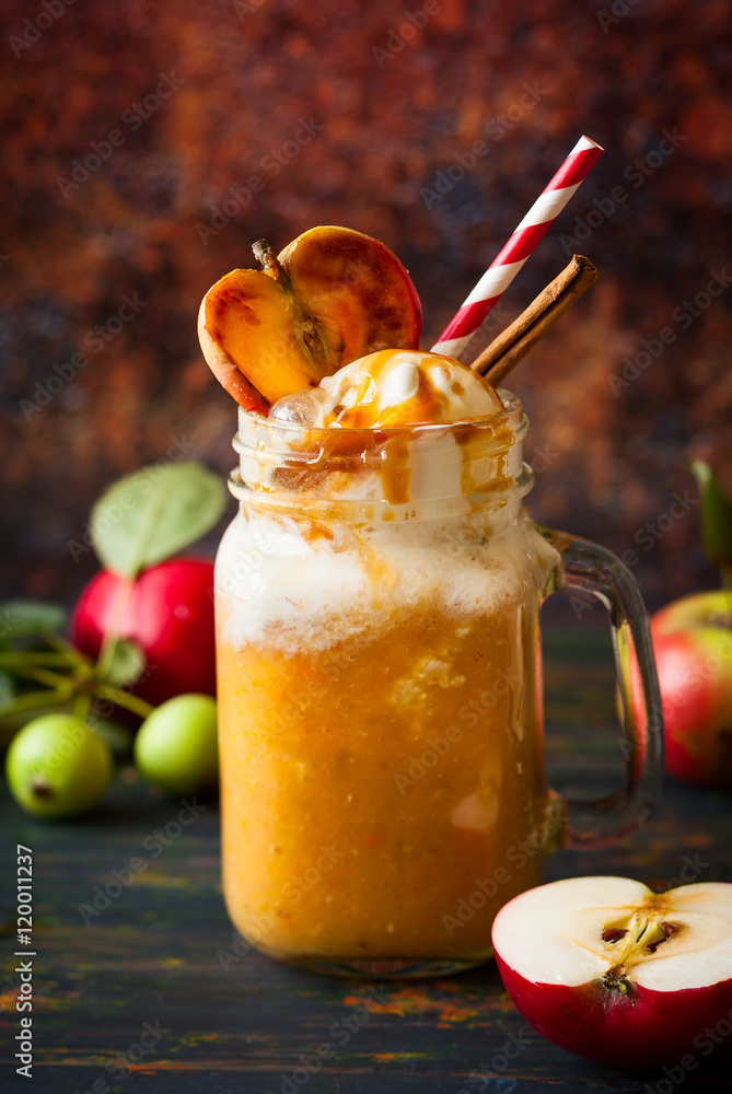 Wall mural apple cider float