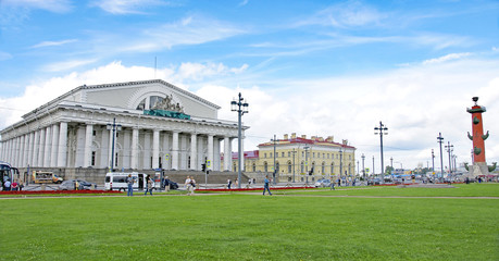 Fototapeta na wymiar Columna rostral en San Petersburgo, Rusia