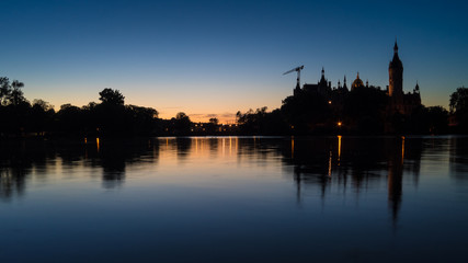 Schloss und Schweriner See in Schwerin am Abend, Mecklenburg-Vorpommern in Deutschland