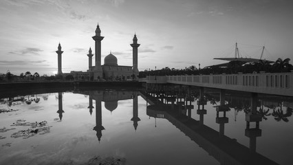 Fototapeta na wymiar Reflection of a modern beautiful mosque during blue hour sunrise