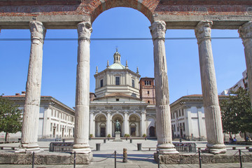 Fototapeta premium milano basilica san lorenzo e colonne maggiore lombardia italia milan lombardy italy