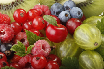 berries and kiwi background