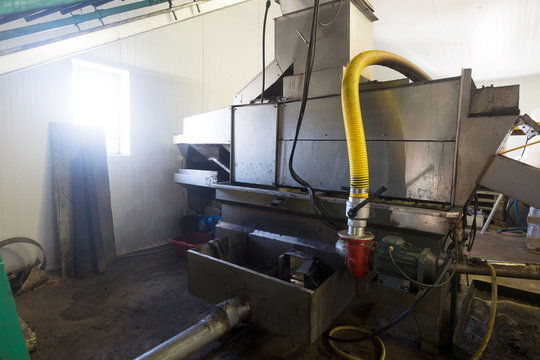 Mechanisms for olive oil processing .
