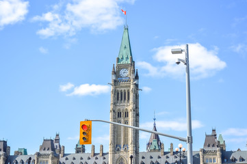 Fototapeta na wymiar Red color on the traffic light in Ottawa downtown.